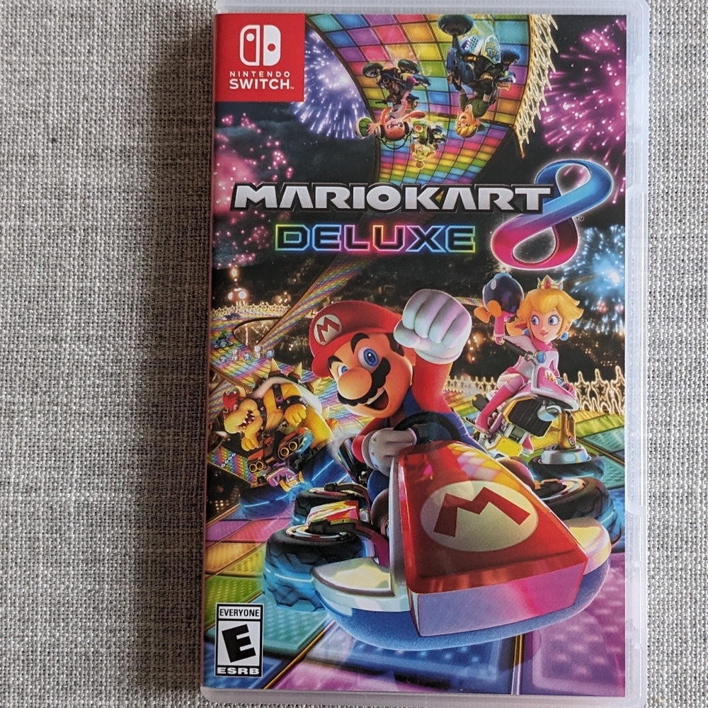 Nintendo Mario Kart 8 Deluxe - Red and Blue